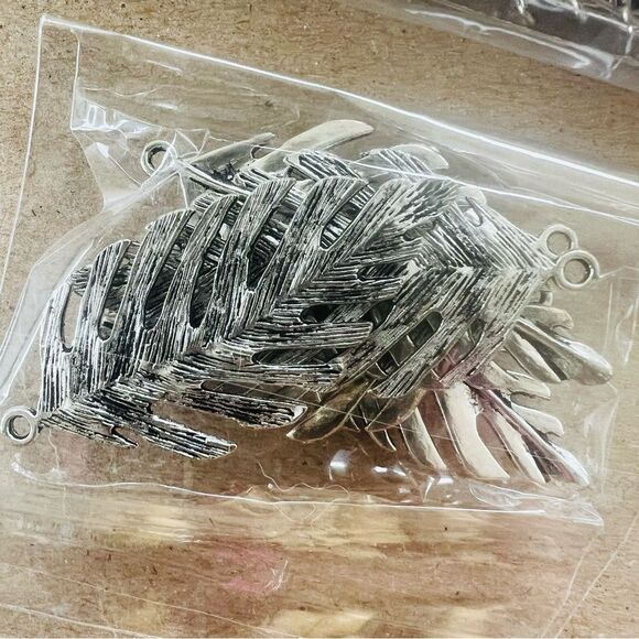 Over 10 Bundles of Assorted Jewelry Making Supplies - Picture 6 of 12